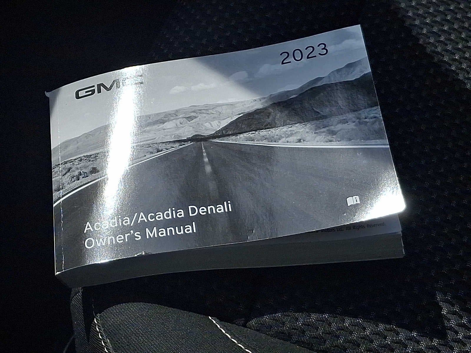 2023 GMC Acadia SLE
