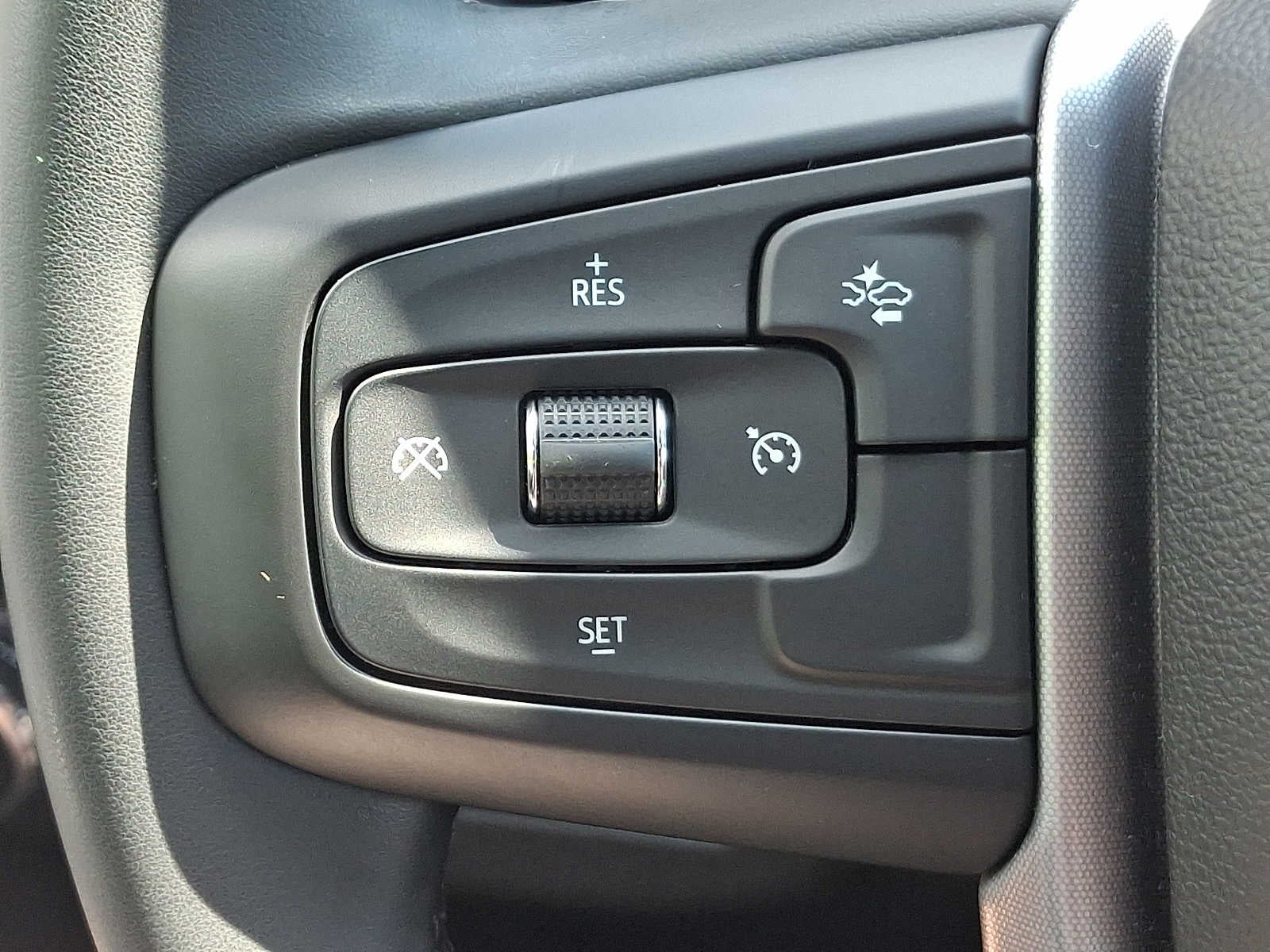 2023 GMC Yukon SLE