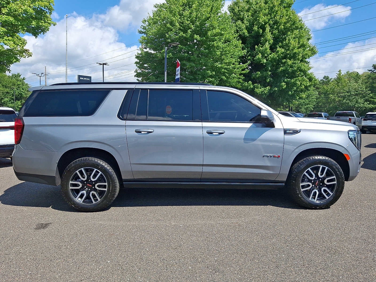 2023 GMC Yukon XL AT4