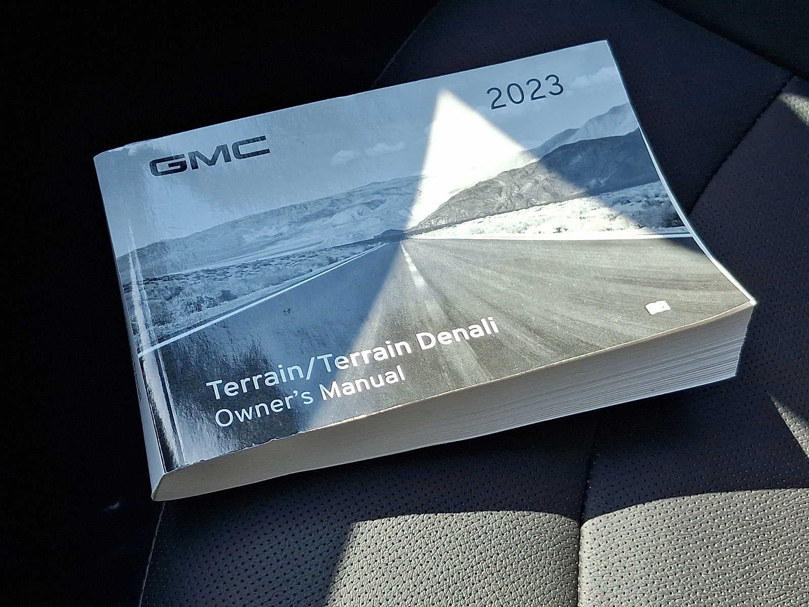 2023 GMC Terrain SLT