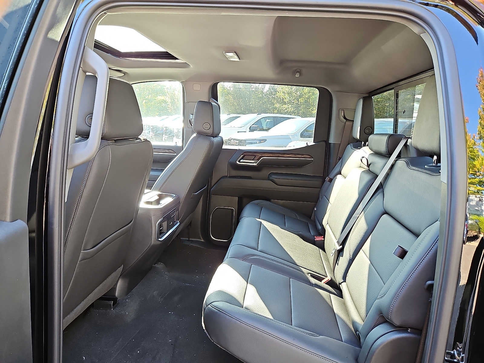 2026 GMC Sierra 1500 SLT - Photo 6