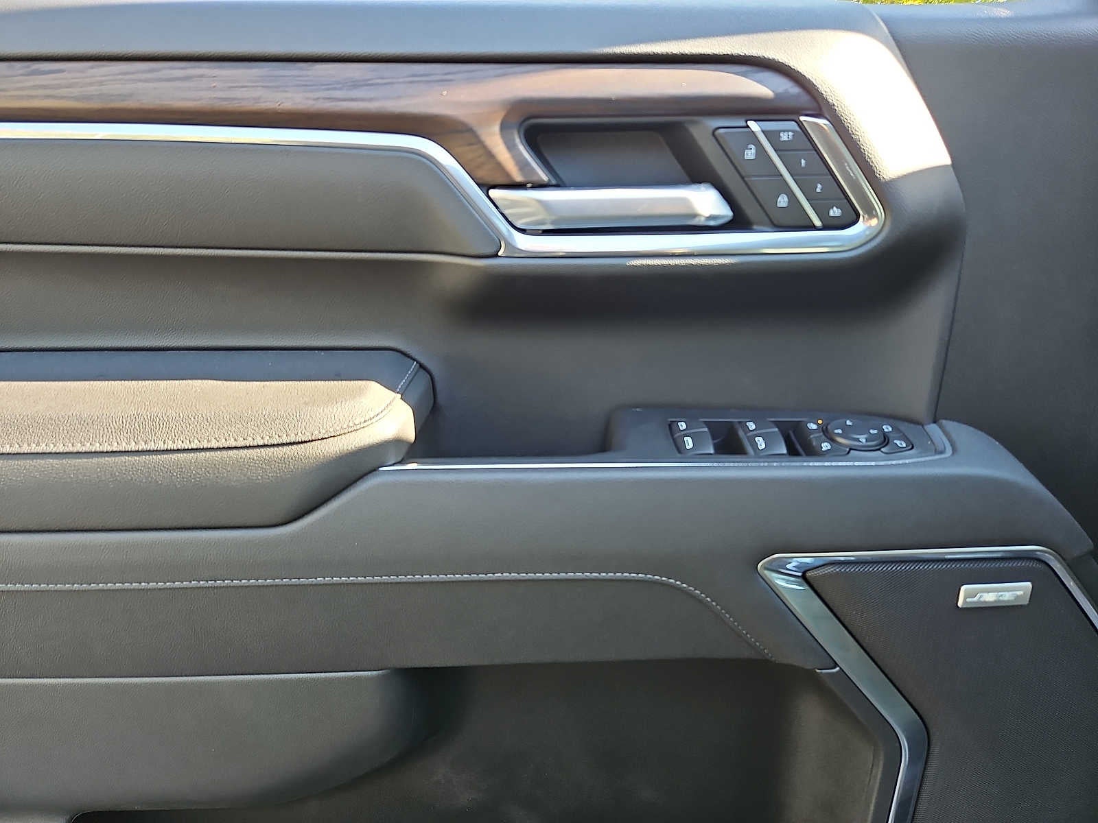 2026 GMC Sierra 1500 SLT - Photo 8