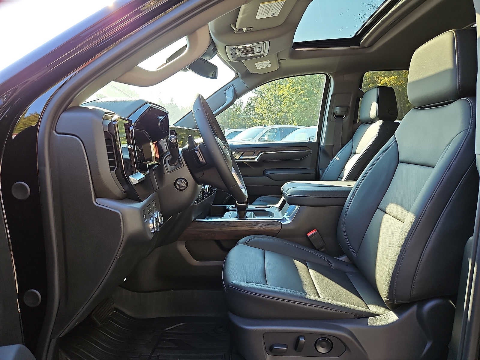 2026 GMC Sierra 1500 SLT - Photo 9