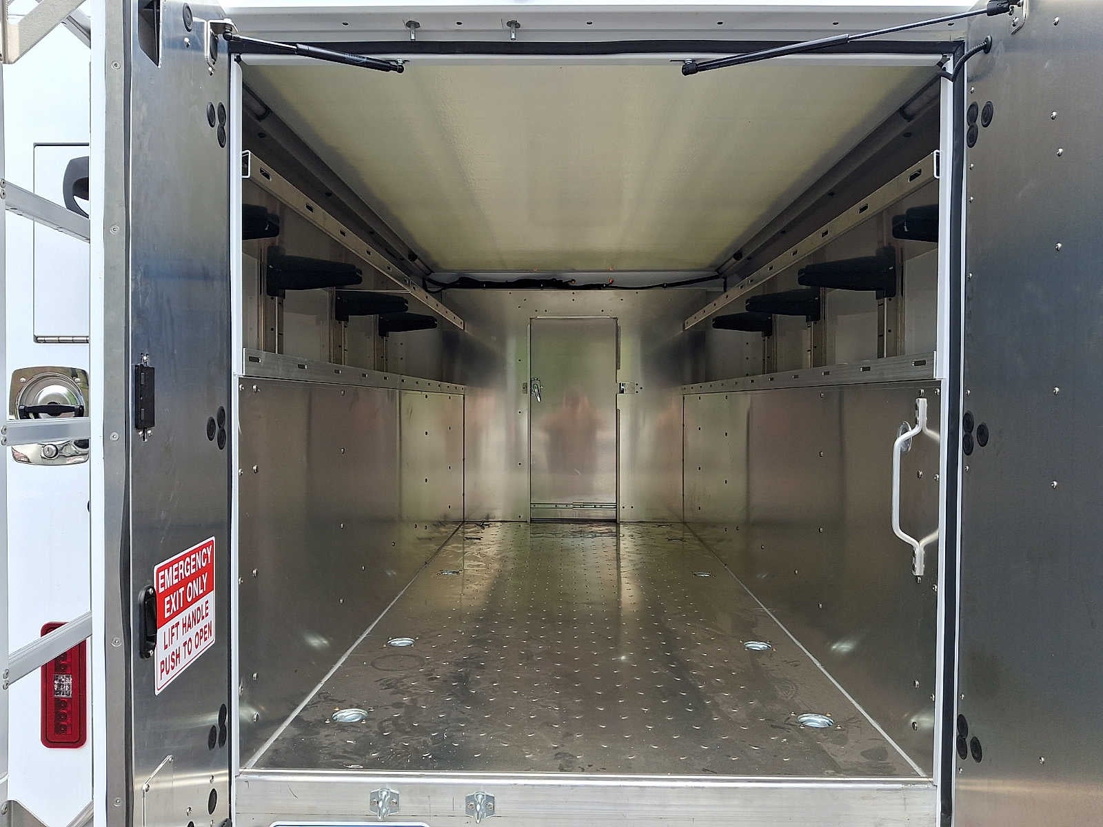 2025 GMC Savana Cutaway 3500 1WT