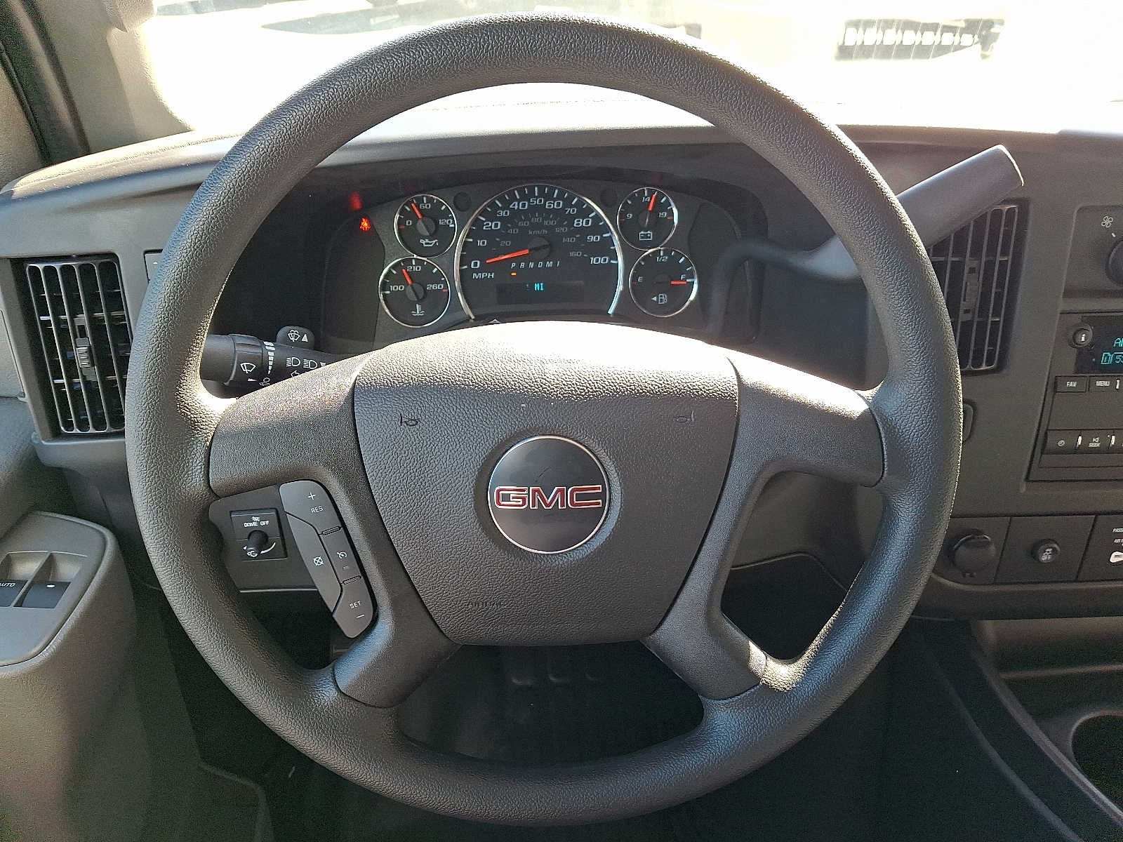 2025 GMC Savana Cutaway 3500 1WT