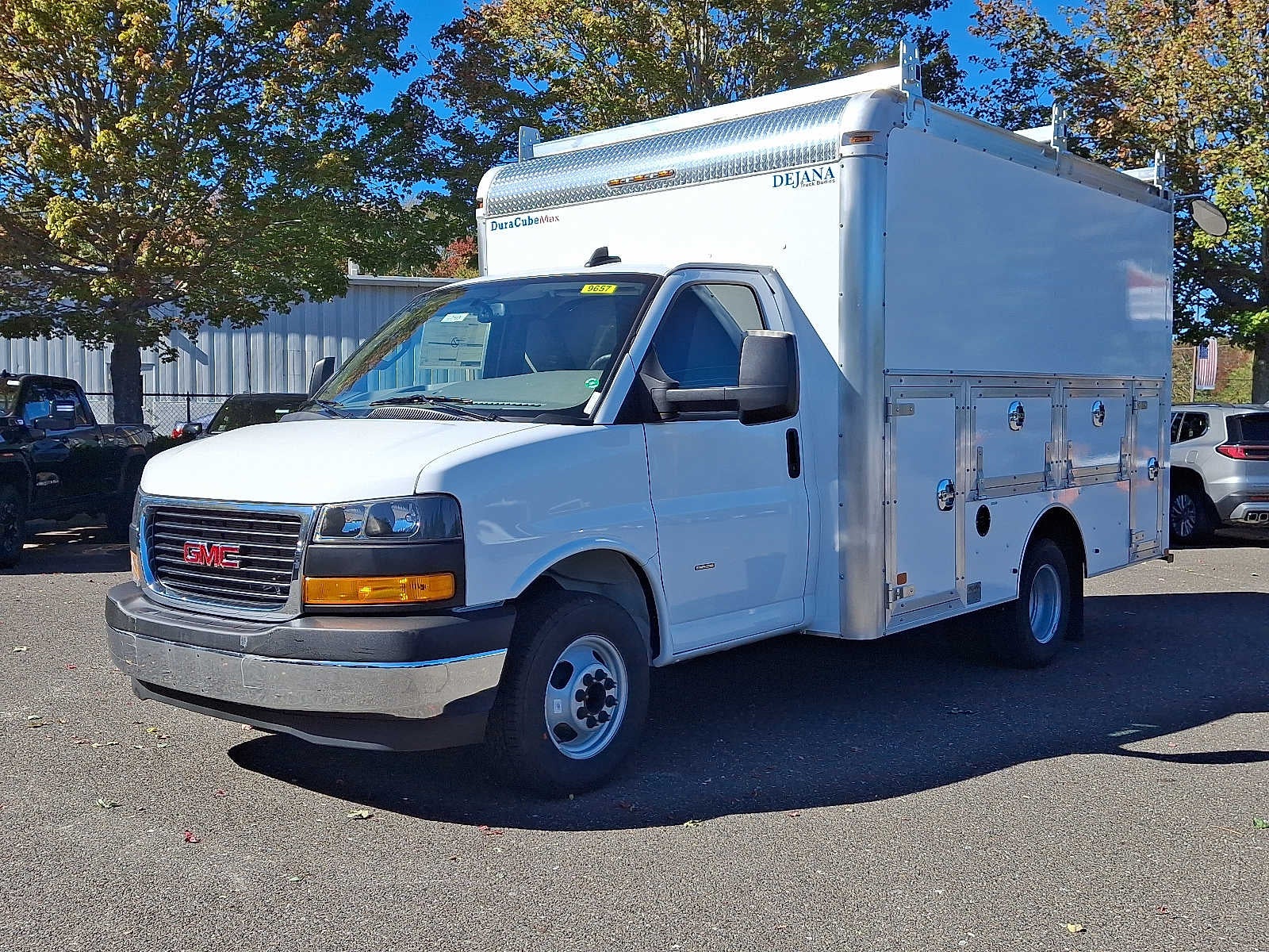 2025 GMC Savana Cutaway 3500 1WT