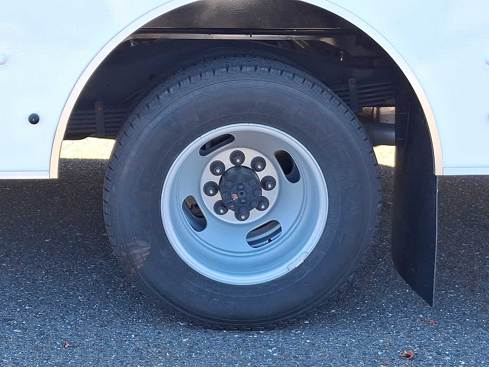 2025 GMC Savana Cutaway 3500 1WT