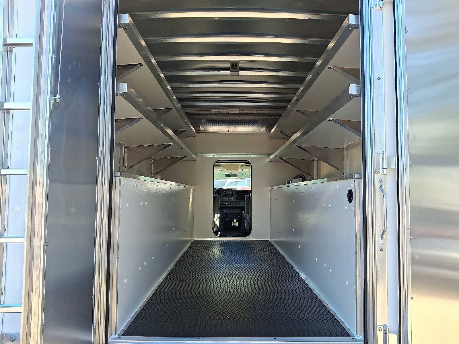 2025 GMC Savana Cutaway 3500 1WT