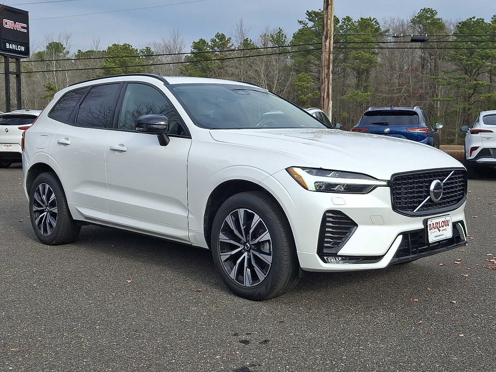 2024 Volvo XC60 Core Dark Theme