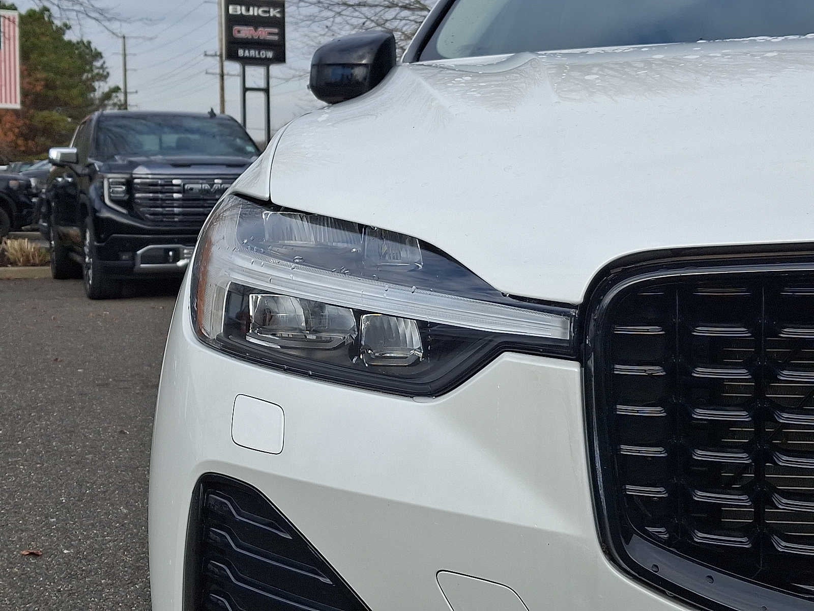 2024 Volvo XC60 Core Dark Theme