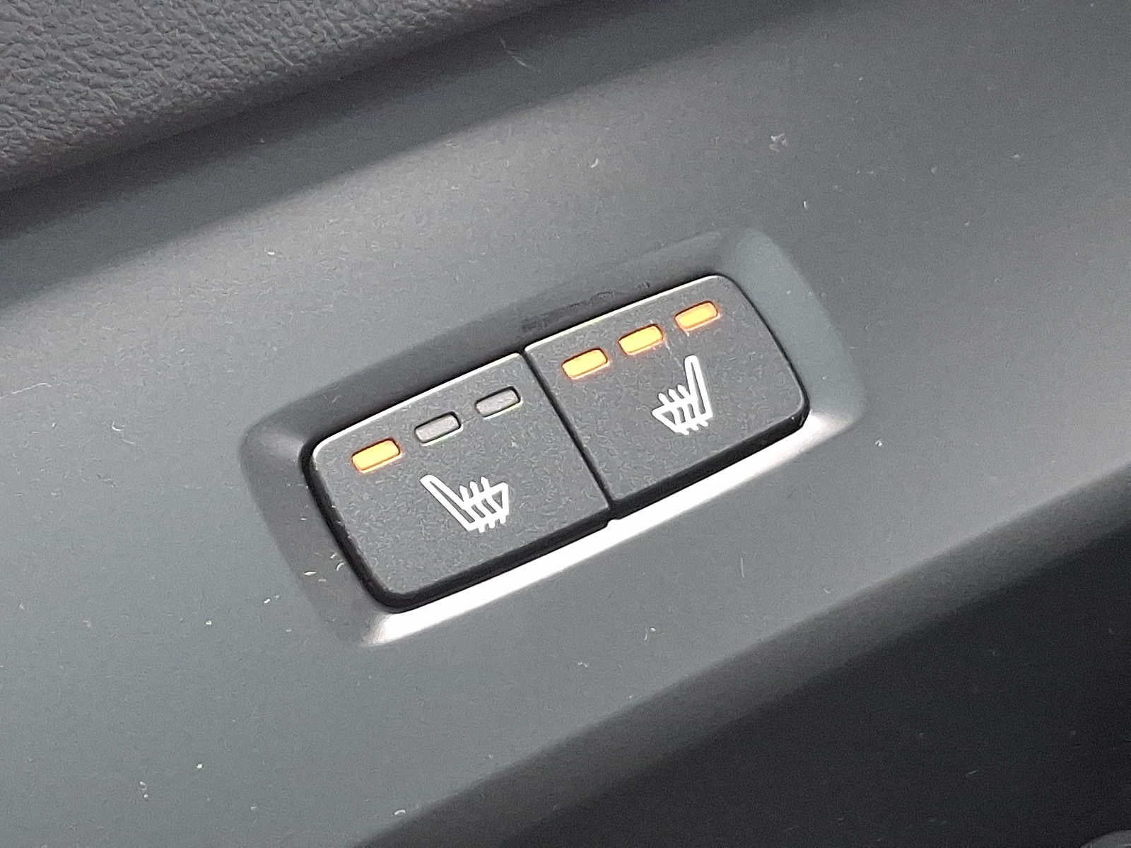 2024 Volvo XC60 Core Dark Theme