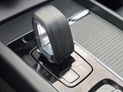 2024 Volvo XC60 Core Dark Theme