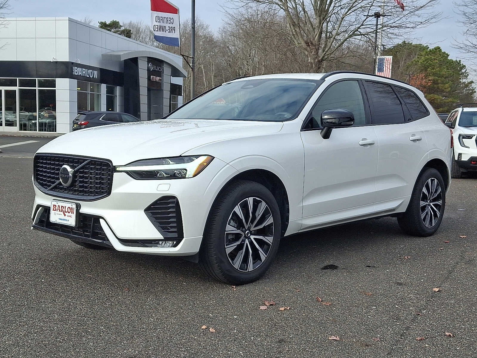 2024 Volvo XC60 Core Dark Theme