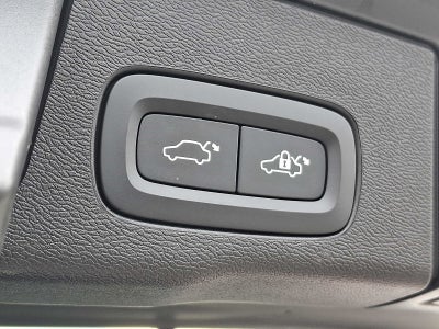 2024 Volvo XC60 Core Dark Theme