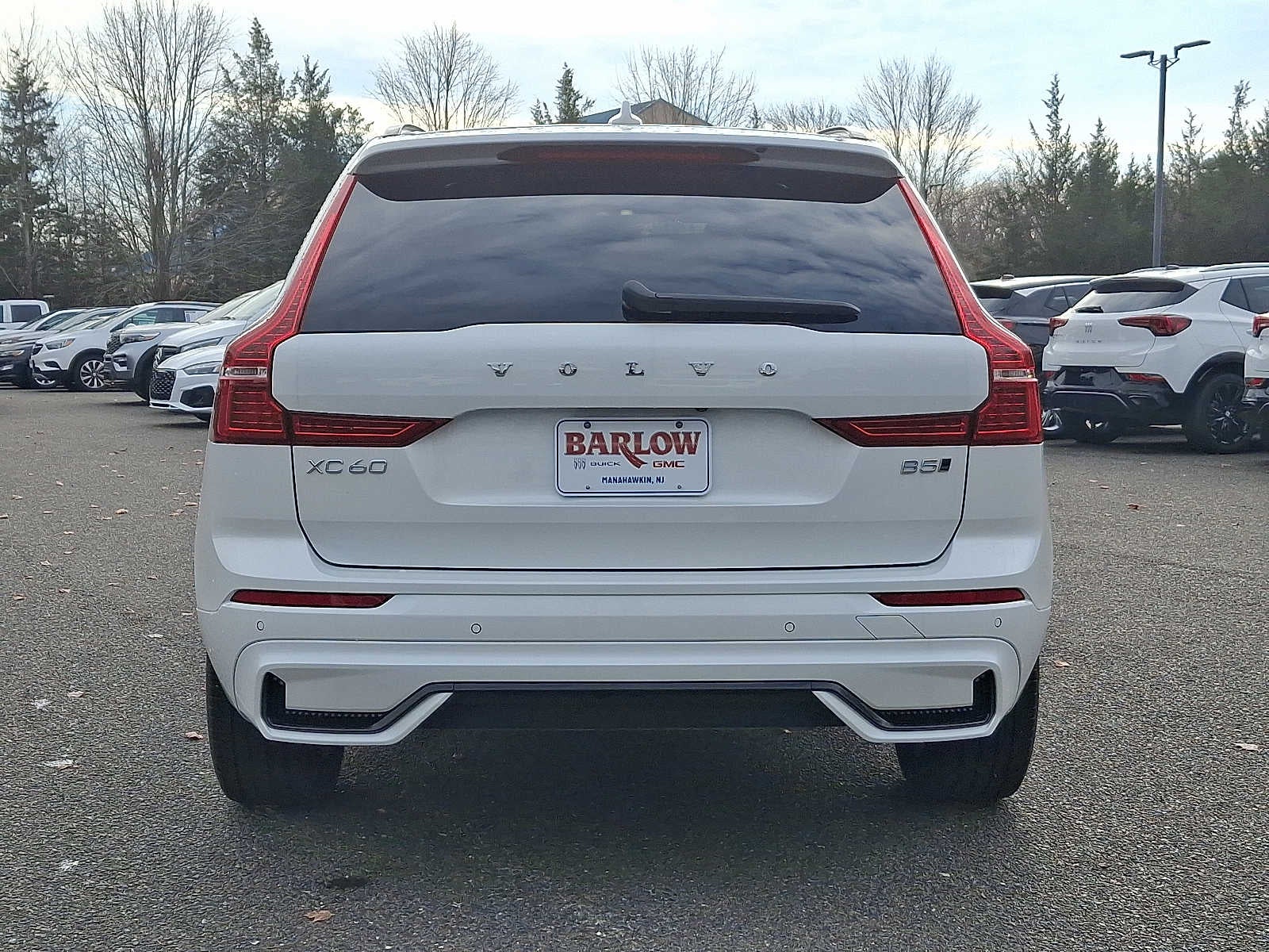 2024 Volvo XC60 Core Dark Theme